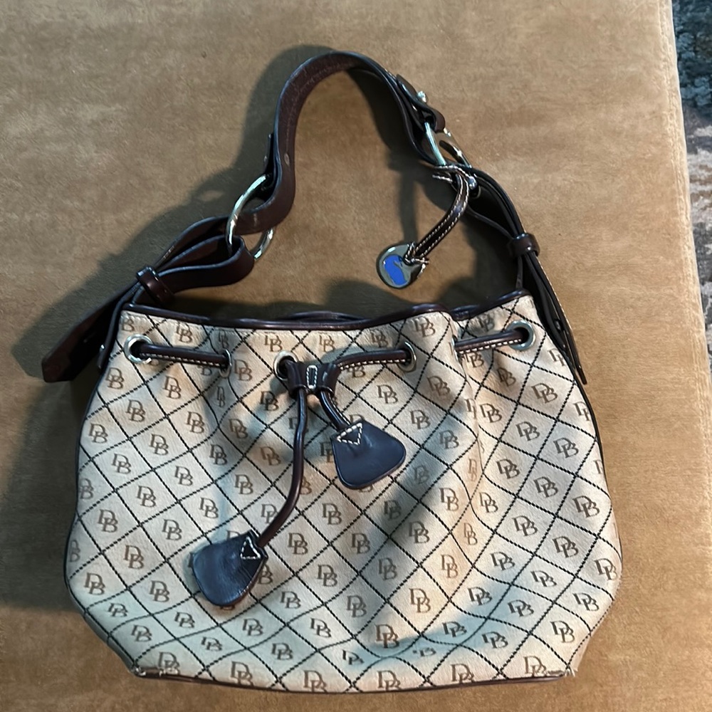 Dooney and Bourke shoulder handbag